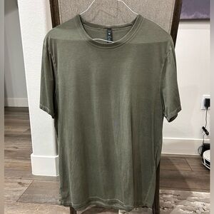 Men’s Lululemon T-Shirt EUC Size Large